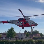 Silně opilý cyklista naboural auto v protisměru