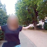 "Paní, vy nám tady houkáte!"