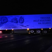 Pozor, silnici 20 uzavřela nehoda kamionu