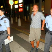Policistka zmastila agresivního muže