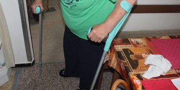 Pro zábavu zbil pětasedmdesátiletou babičku