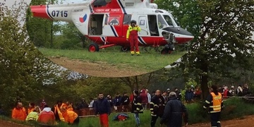 Pět zraněných jezdců, z toho dvě děti