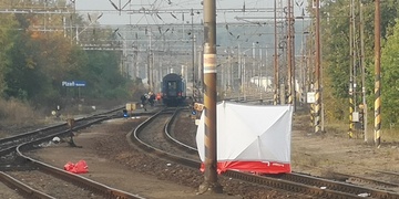 Vlak v Plzni srazil a na místě usmrtil člověka