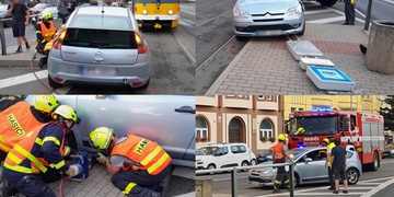 Auto skončilo na tramvajové zastávce