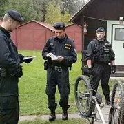 Dvojice mužů se z krádeže elektrokol dlouho neradovala