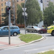 Dopravní nehoda blokuje křižovatku v Lobzích