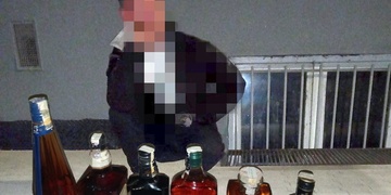 Chtěl proměnit vodu v alkohol, na rozdíl od Ježíše to však neuměl