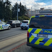 Sedmnáctiletý mladík vběhl přímo před auto
