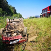 Mladý řidič vyletěl s vozem z dálnice