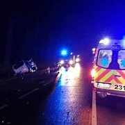 Muž zemřel po nárazu do stromu
