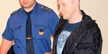 Vrah Esperanza opět zaútočil a vymlátil bar