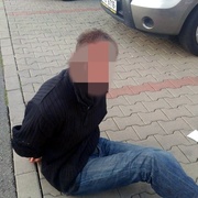 Jeden cestoval na Slovensko tramvají, druhý napadal strážného