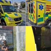 Sanitka jedoucí na výjezd přišla o okno