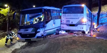 Střet dvou protijedoucích autobusů
