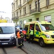 Střet tramvaje s dodávkou zablokoval centrum Plzně