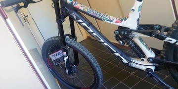 Sjezdové kolo ukradli ze sklepa