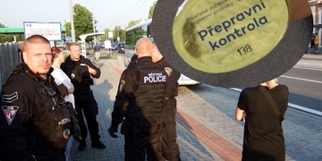 Další velká razie revizorů se dnes ráno prohnala Karlovem