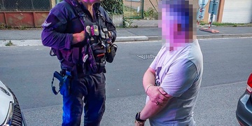 S roztrhanou pneumatikou, zákazem řízení a více než dvěma promile vyrazil na cestu