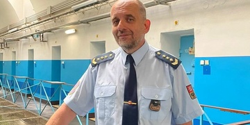 Cesta byla dlouhá, z dozorce až do ředitelské kanceláře