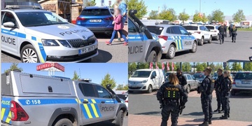 Dvě skupinky cizinců se servaly před Bauhausem