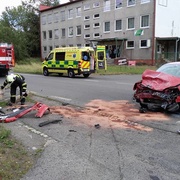Vážná nehoda motorkáře - tři zranění lidé