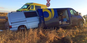 Auto doslova naložené do dodávky České pošty, jeho řidič měl pozitivní test na drogy