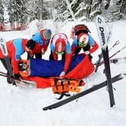 Na školním lyžařském kurzu se těžce zranil chlapec - transportovala ho helikoptéra