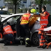 Vážná dopravní nehoda na Borech, neukáznění řidiči komplikovali záchranné práce
