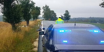 Motocyklista na Kawasaki vyletěl ze silnice