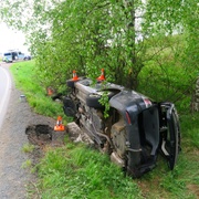 Auto skončilo převrácené v příkopu