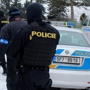 Oznámení o loupeži vyvolalo obrovské opatření, na uzávěrách byli i policisté se samopaly