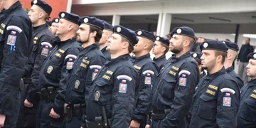 Do Maďarska odjeli i dva policisté z Plzeňska