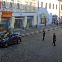 Muž vyhrožoval chodcům pobodáním na místě, kde o den dříve došlo k pokusu vraždy
