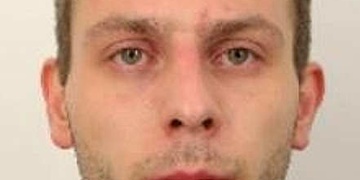 Na Marka Hüblera je vydán příkaz k zatčení pro podezření ze spáchání loupeže