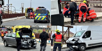 Čelní střet vozů v areálu Škodovky