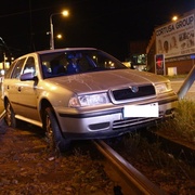 Auto v kolejišti - tentokrát prý mikrospánek