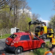 Dvě nehody najednou, čtyři lidé v nemocnicích – , 