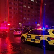 Žena vypadla z okna a na místě zemřela