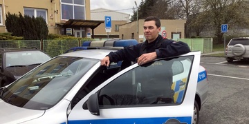 Policista zachránil život zkolabovanému muži