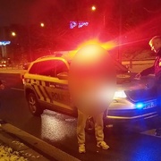 Opilý Ukrajinec ujížděl policistům, na nádraží napadli cestujícího a v autobusu zase řidiče