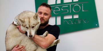 Prestol vypisuje odměnu na dopadení travičky psů