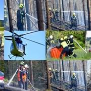 Při rozsáhlém lesním požáru zasahovali hasiči z Čech, Německa a také vrtulník s bambi vakem
