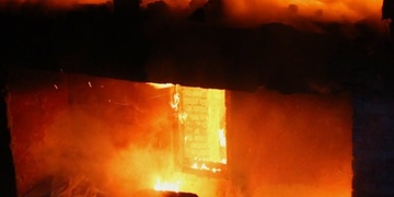 Požár zcela zničil domek