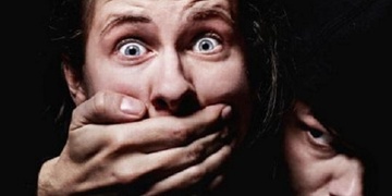 "Dal mi facku, svlékl mě a vykonal soulož!"