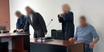 Sex se školačkami probíhal i v budově finančního úřadu a pánové za něj platili pervitinem