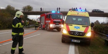 Požár jeřábu uzavřel dálnici D5 na Plzeň