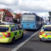 Při nehodě autobusu v Plzni bylo zraněno 10 dětí