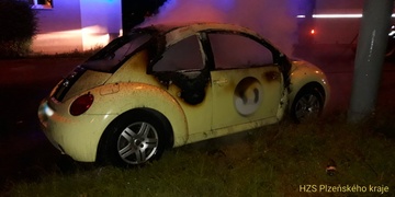 Brouk začal za jízdy hořet