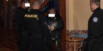 ZADRŽENÍ: Narkoman se schoval na záchodě zamčené Buena Visty