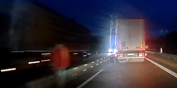 Jen zázrakem muž přežil